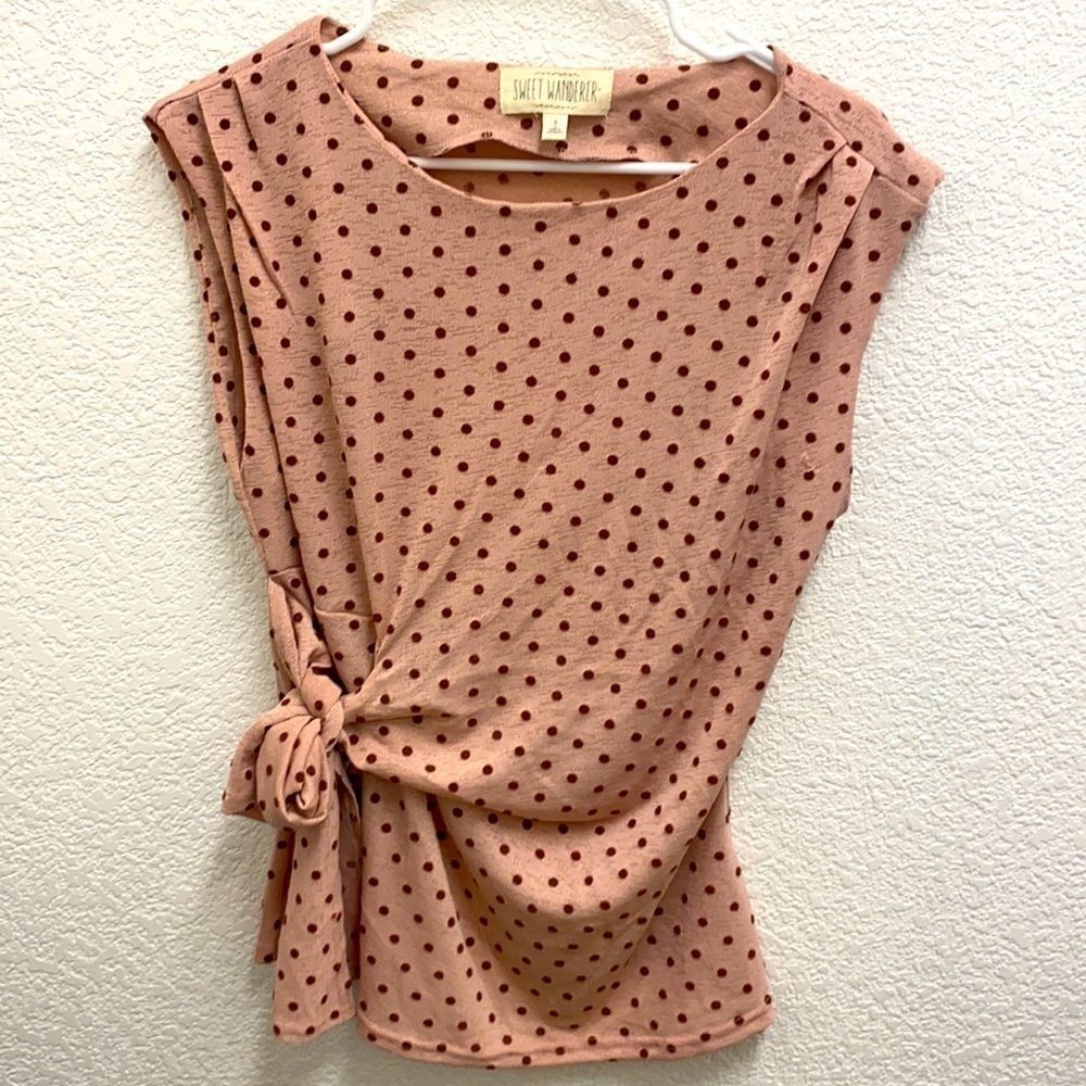 Medium woman short sleeve dressy polka dot top